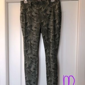 Green printed, elastic waist pants